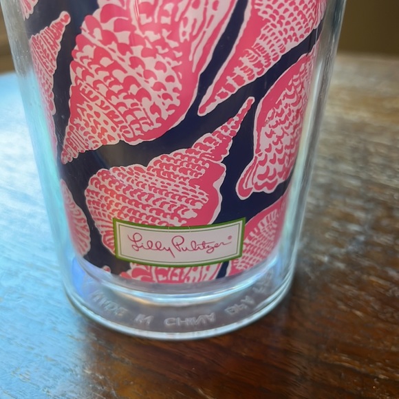 Tumbler with Straw in Cute as Shell by Lilly Pulitzer - Picture 2 of 9